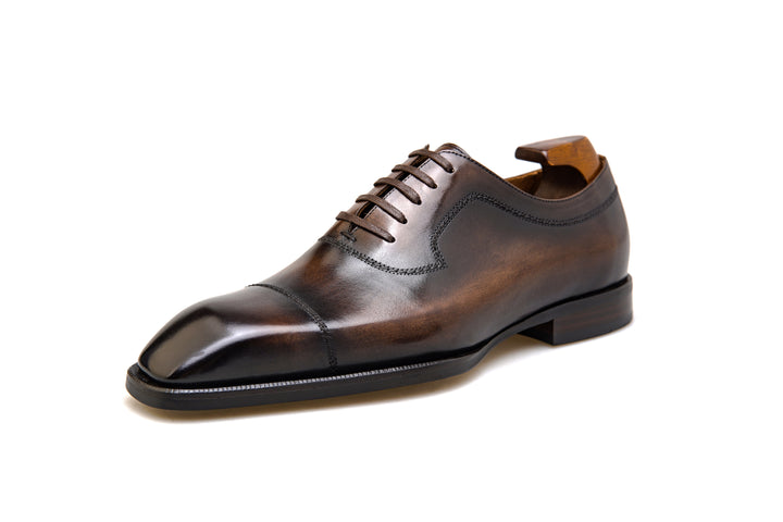 MenStyleWith Cap Toe Balmoral Oxford leather shoes