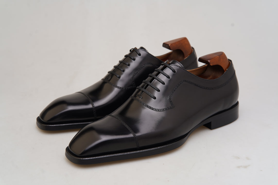 MenStyleWith Cap Toe Balmoral Oxford leather shoes