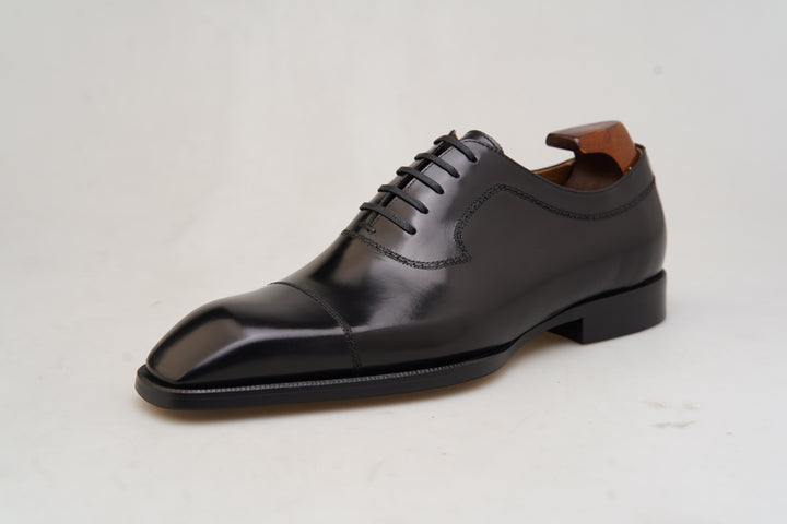 MenStyleWith Cap Toe Balmoral Oxford leather shoes