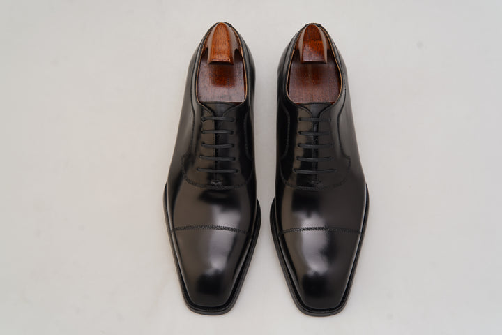 MenStyleWith Cap Toe Balmoral Oxford leather shoes