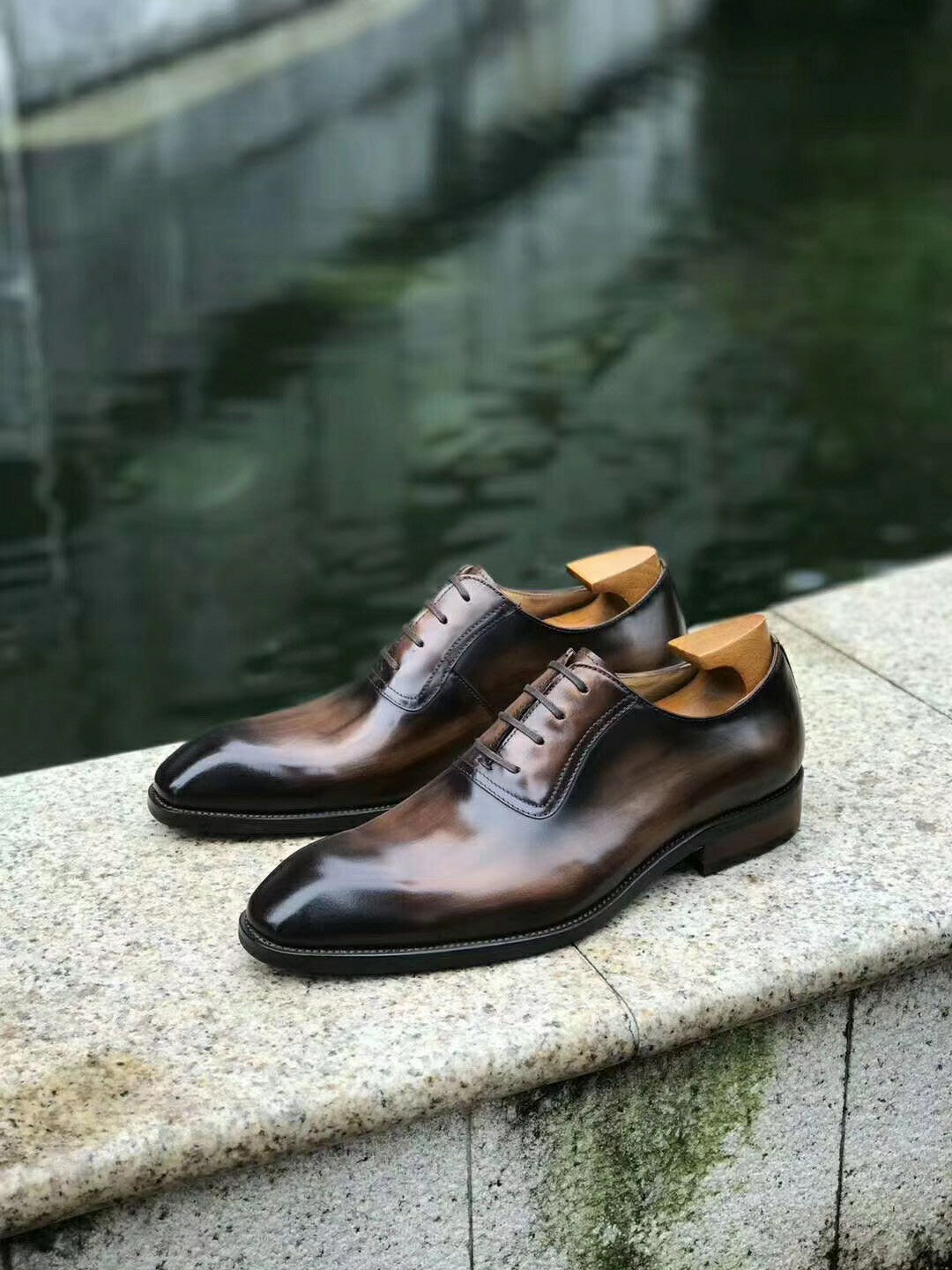 MenStyleWith Chaussures en cuir de veau Oxford noir et marron à bout uni F64-NG1