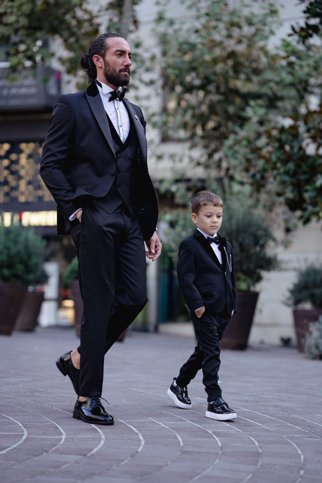 Boy Tuxedo With Velvet Collar Detail - Black