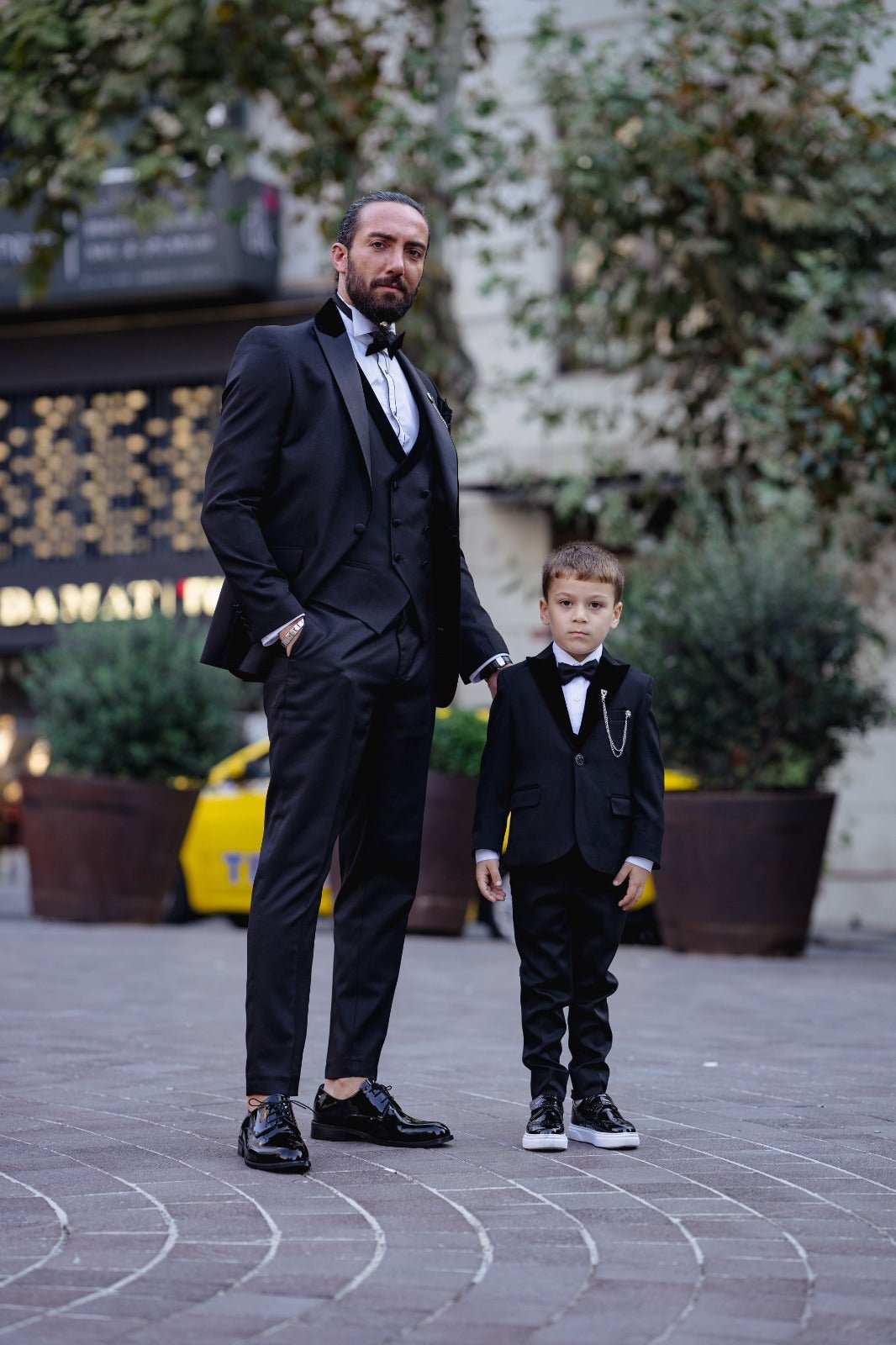 Boy Tuxedo With Velvet Collar Detail - Black