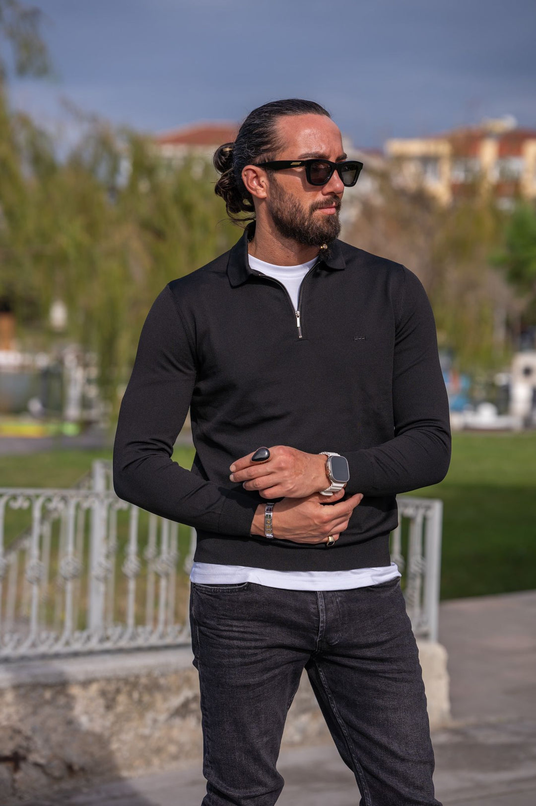 Specially Designed Slim Fit Zipper Detailed Knitwear - Black