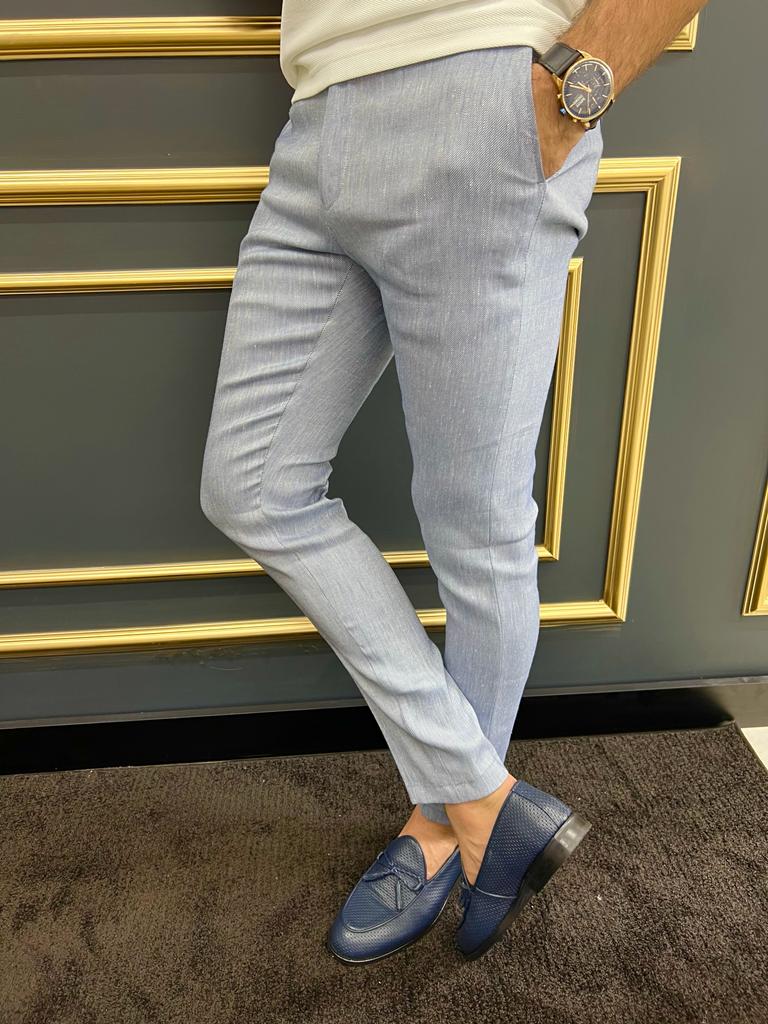 Pantalon en tissu bleu avec poches latérales