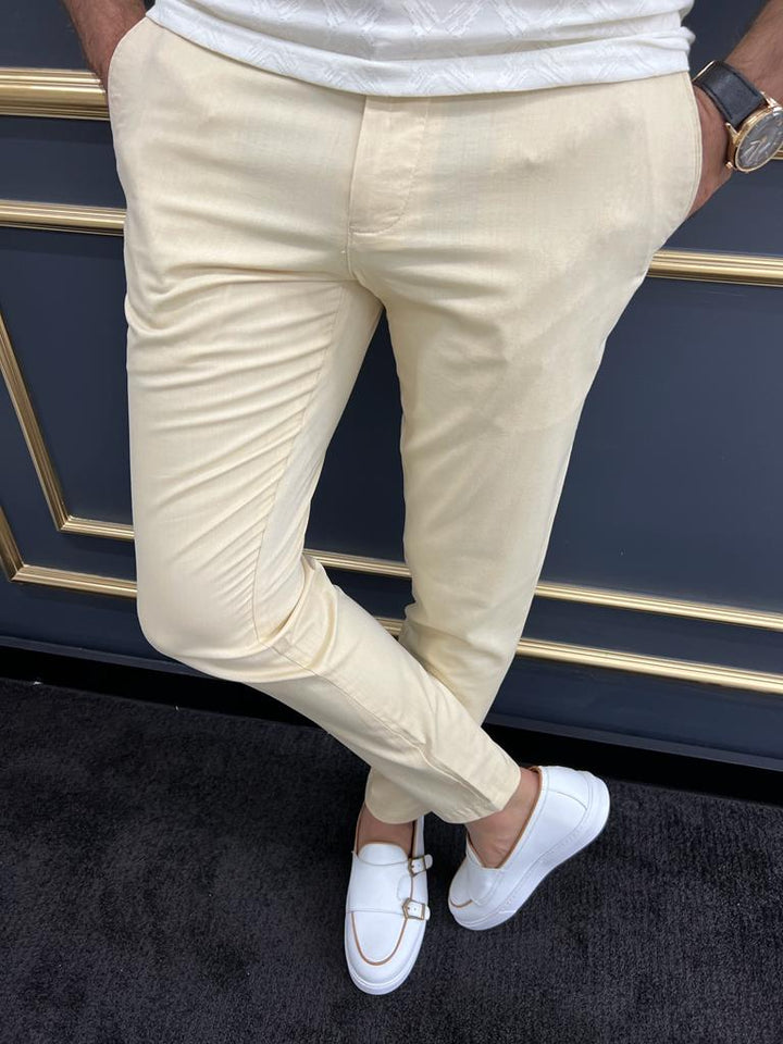 Pantalon en tissu jaune avec détail en piqué à carreaux