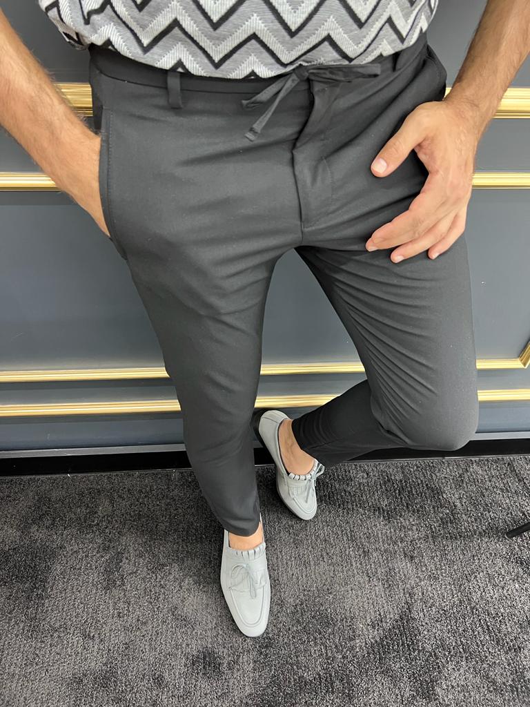 Pantalon en tissu noir avec détails en corde